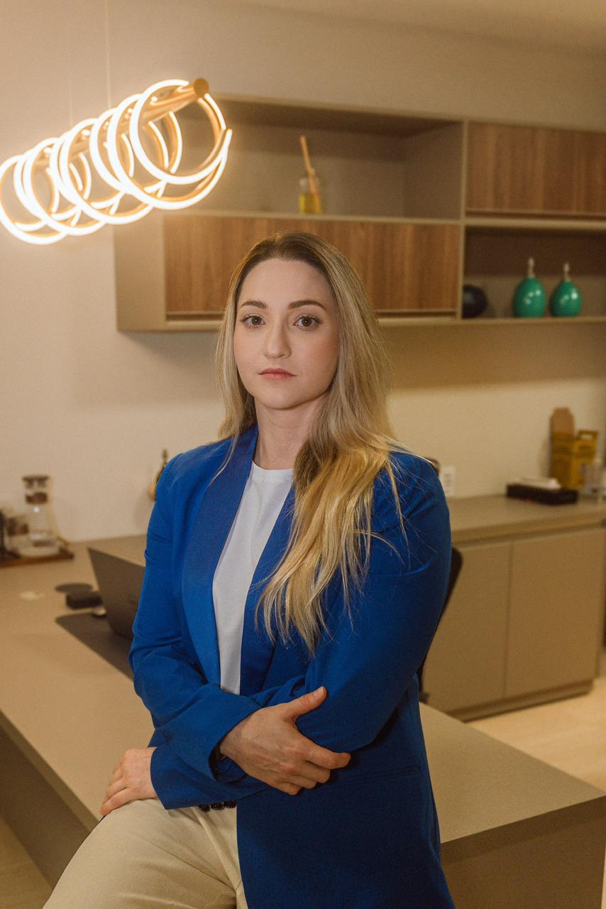 Dra. Ana Elis, cirurgiã de cabeça e pescoço